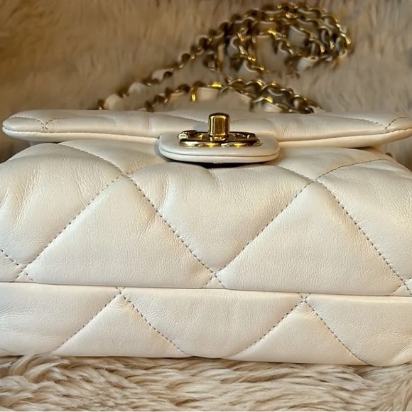 CHANEL WHITE 2 WAY BAG. FULL INCLUSION. - Picture 5 of 9